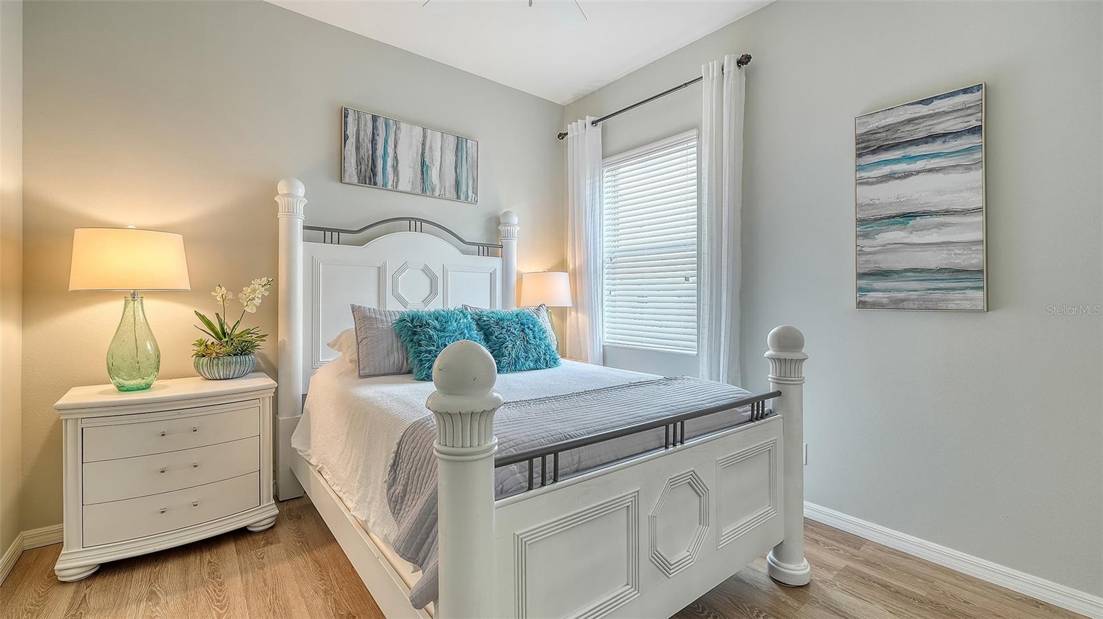 Image 29 of 72 For 12080 Longview Lake Circle