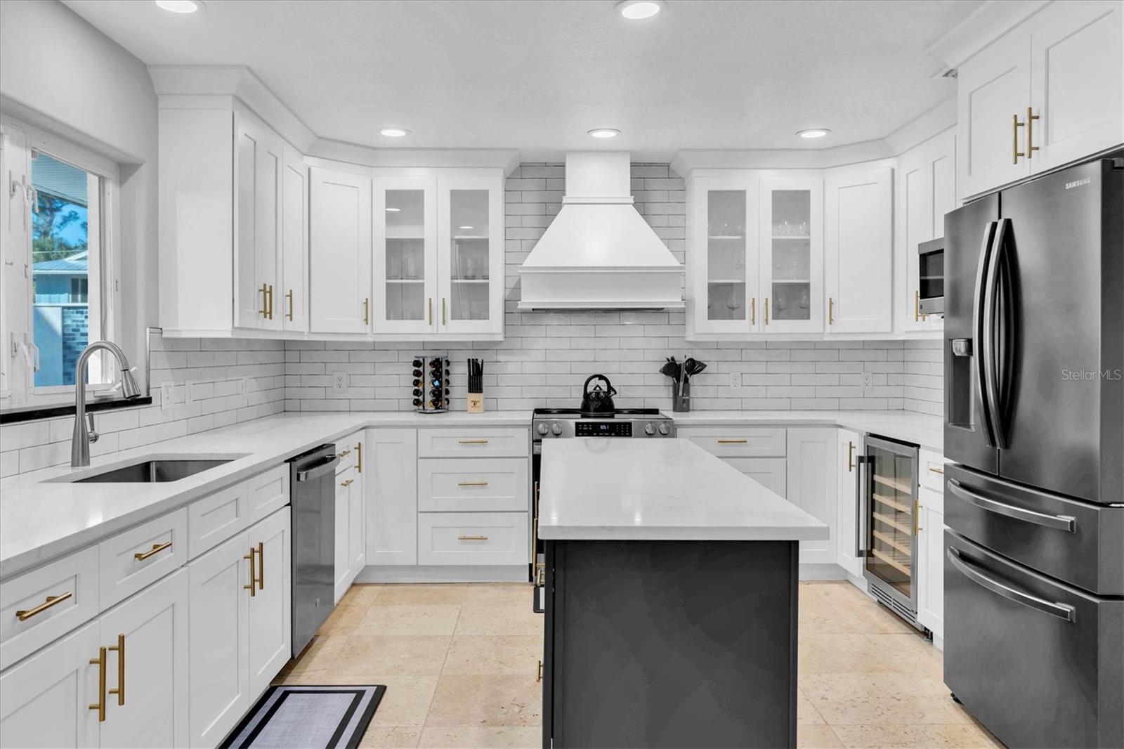 Image 12 of 45 For 519 South Drive