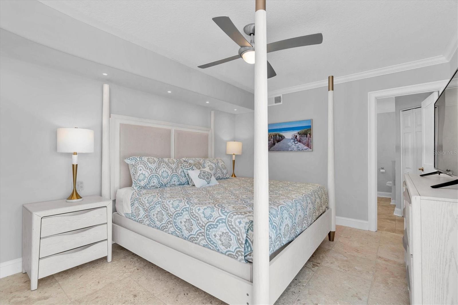 Image 18 of 45 For 519 South Drive