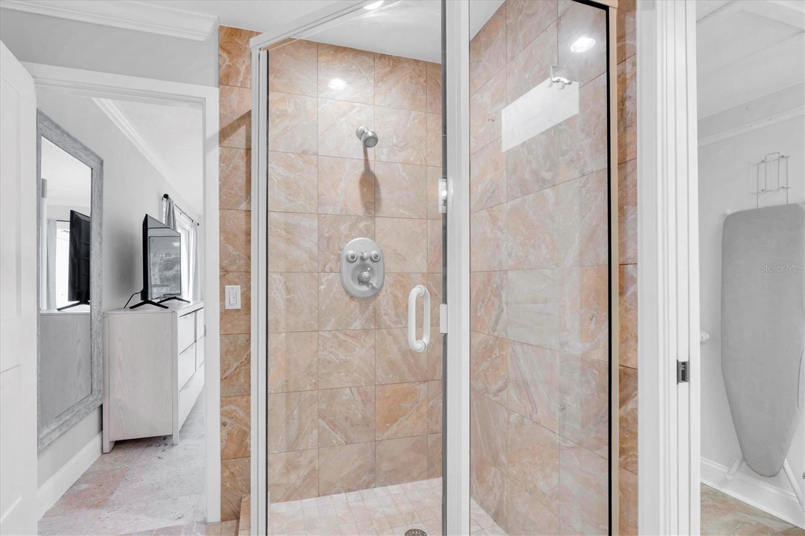 Image 23 of 45 For 519 South Drive