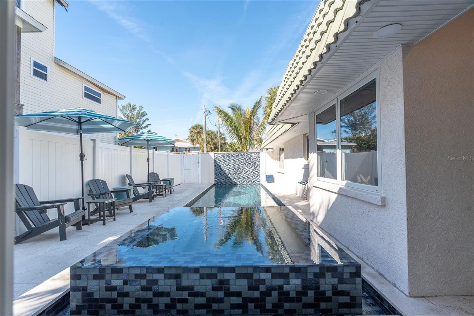 Image 4 of 45 For 519 South Drive