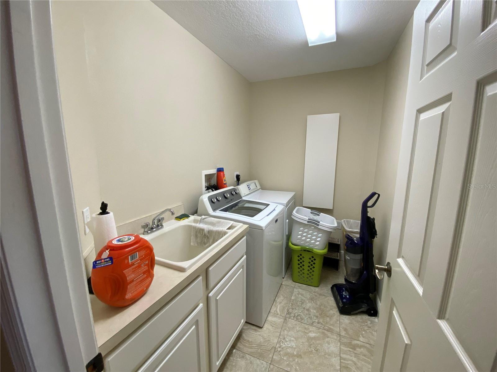 Image 29 of 66 For 6360 Watercrest Way 302