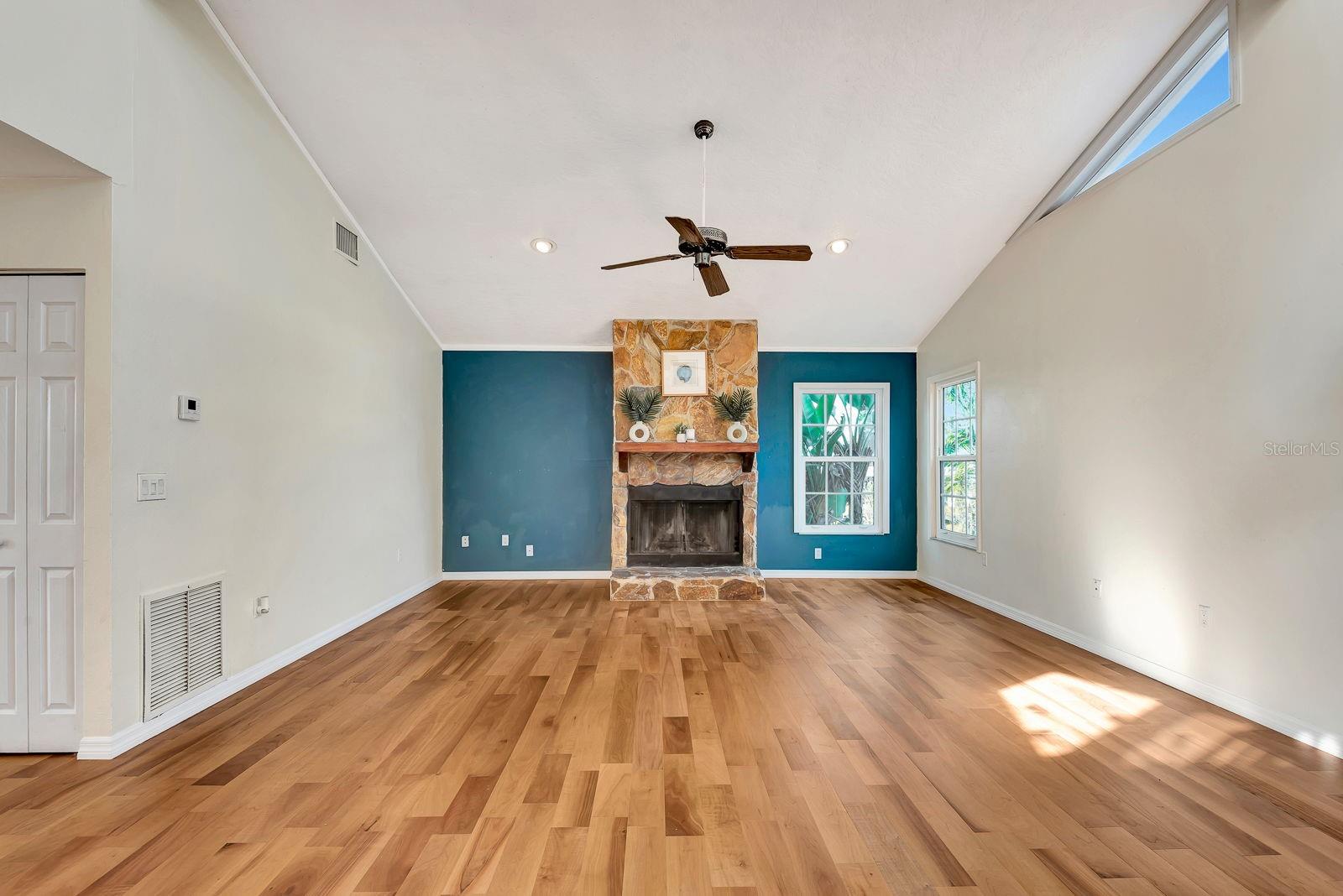 Image 17 of 72 For 4406 17th Street W