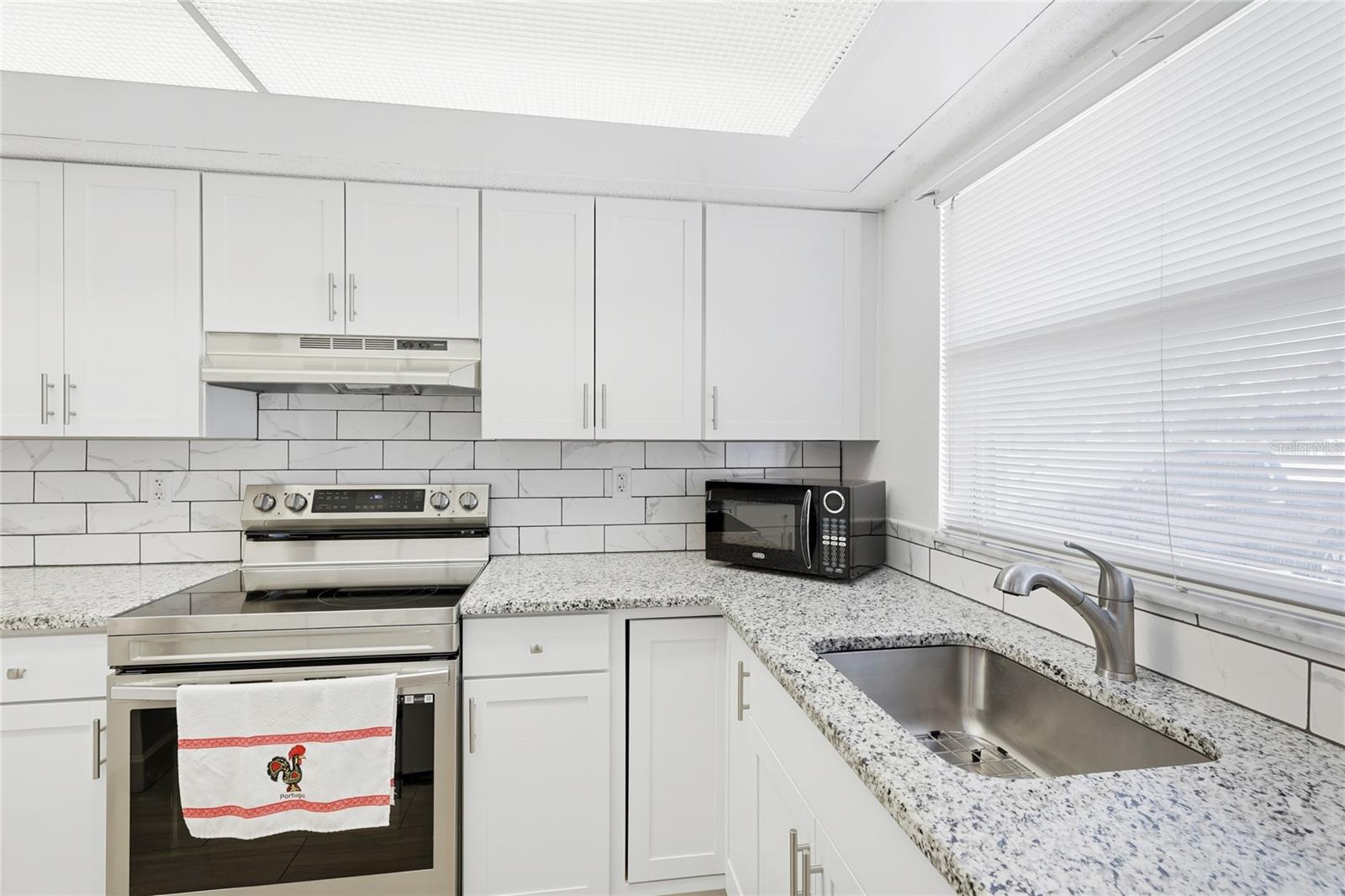 Image 10 of 32 For 2300 Stickney Point Road 102