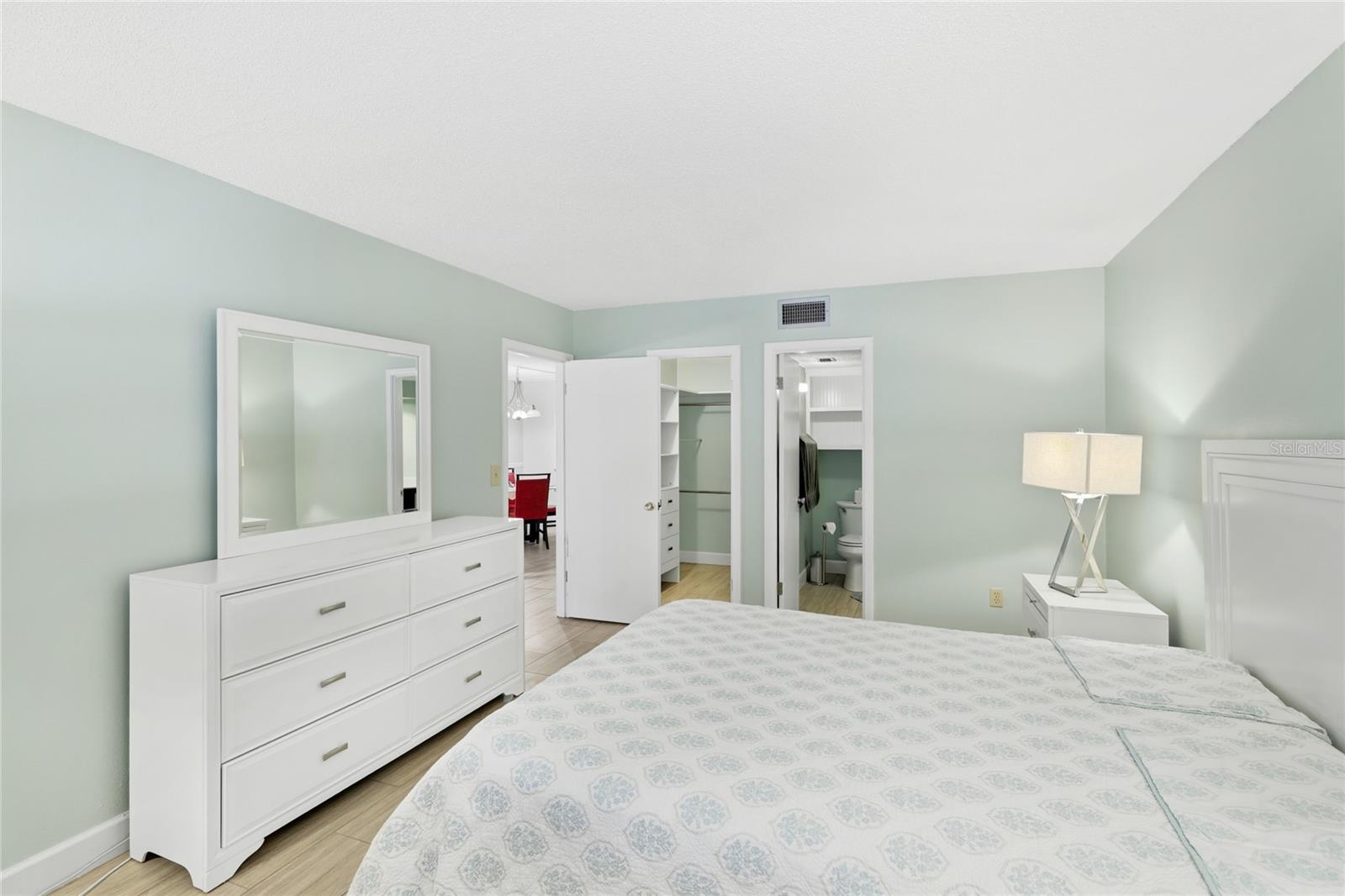 Image 14 of 32 For 2300 Stickney Point Road 102