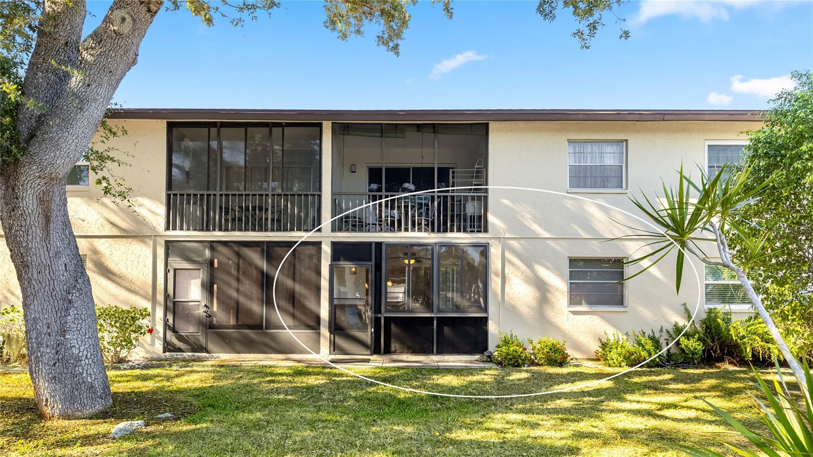 Image 24 of 32 For 2300 Stickney Point Road 102