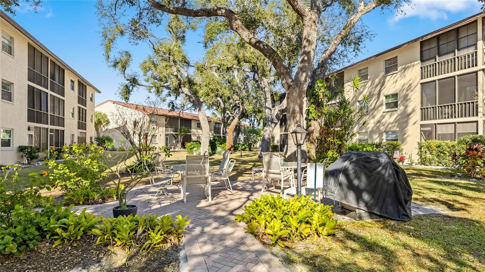 Image 30 of 32 For 2300 Stickney Point Road 102