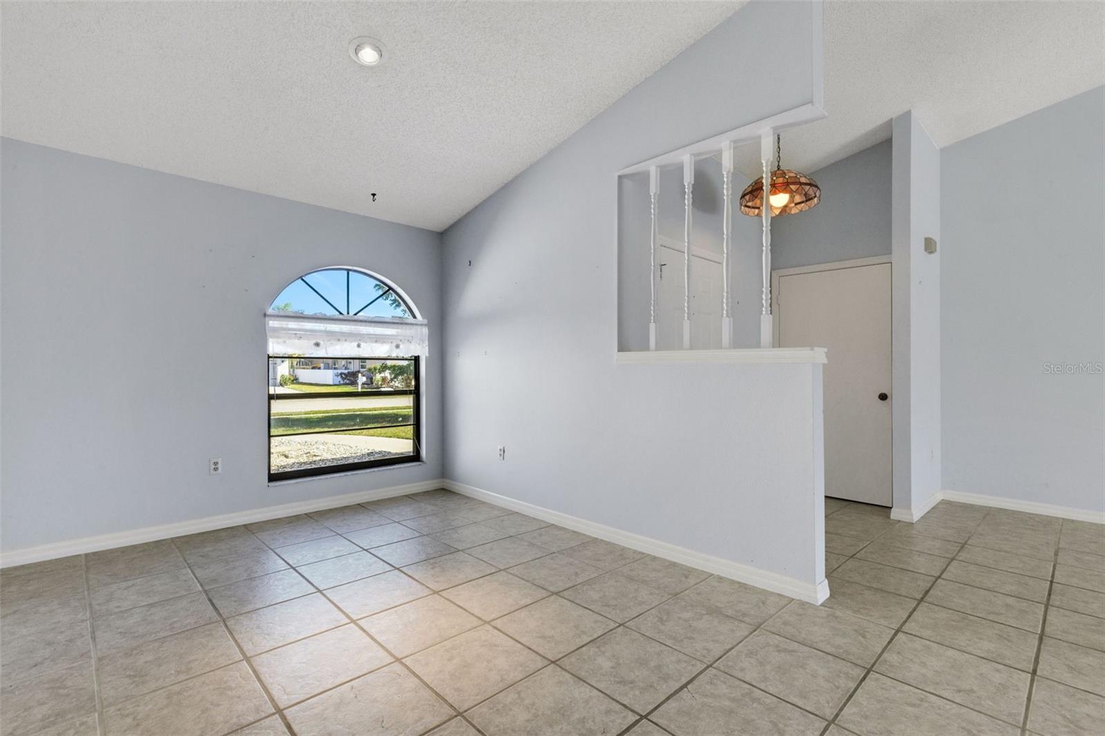 Image 11 of 52 For 5860 Milton Avenue