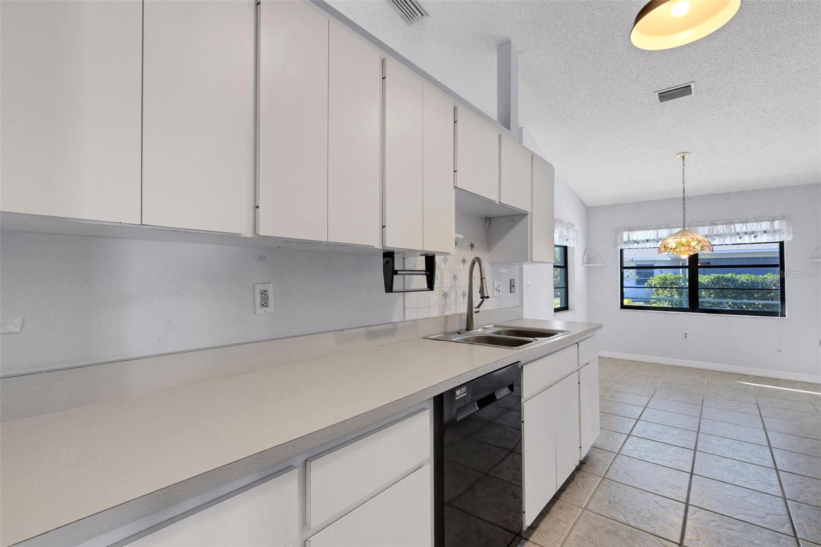 Image 14 of 52 For 5860 Milton Avenue