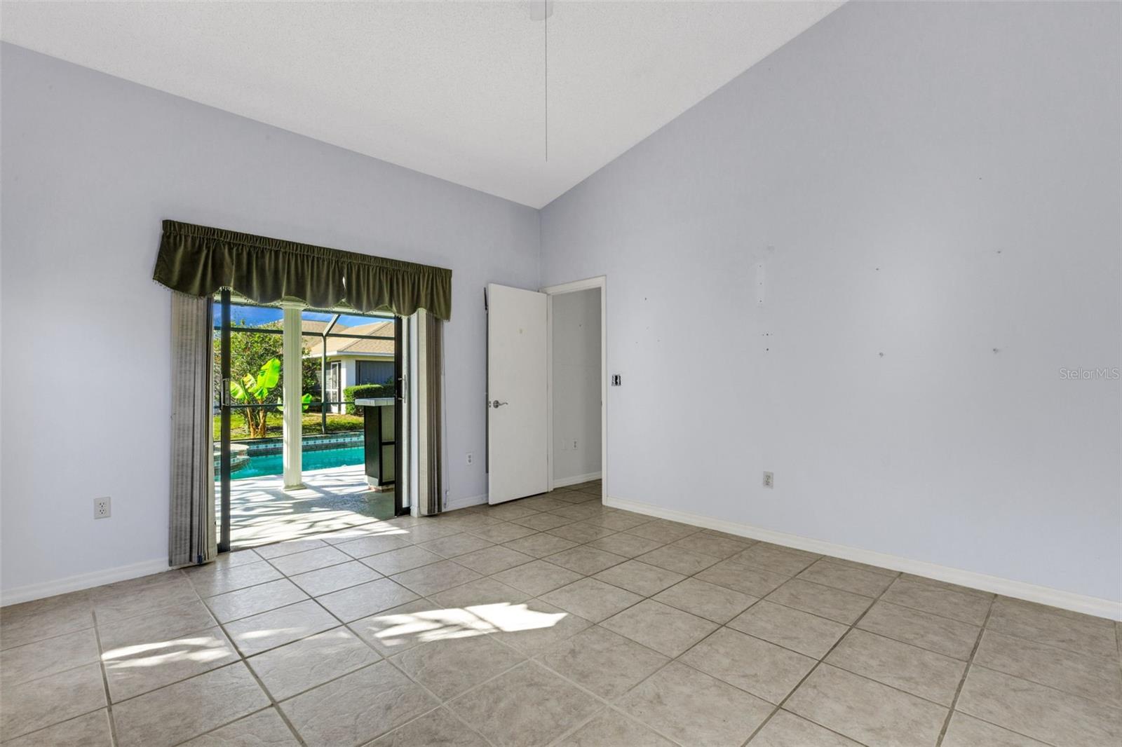 Image 24 of 52 For 5860 Milton Avenue