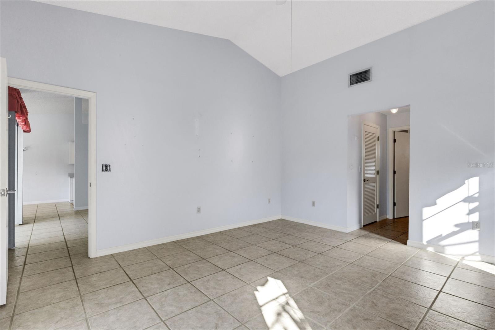 Image 25 of 52 For 5860 Milton Avenue