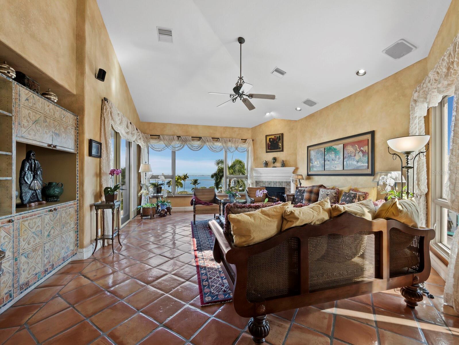 Image 13 of 59 For 360 Gulf Of Mexico Drive 333