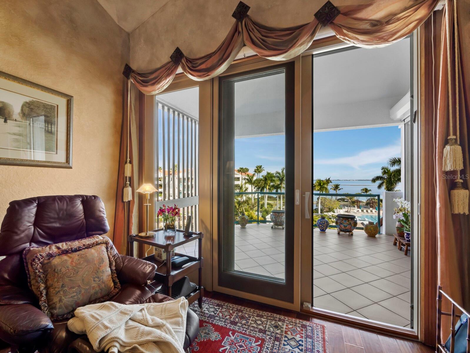 Image 21 of 59 For 360 Gulf Of Mexico Drive 333