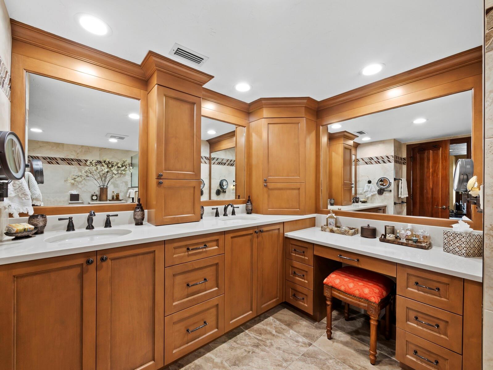 Image 24 of 59 For 360 Gulf Of Mexico Drive 333