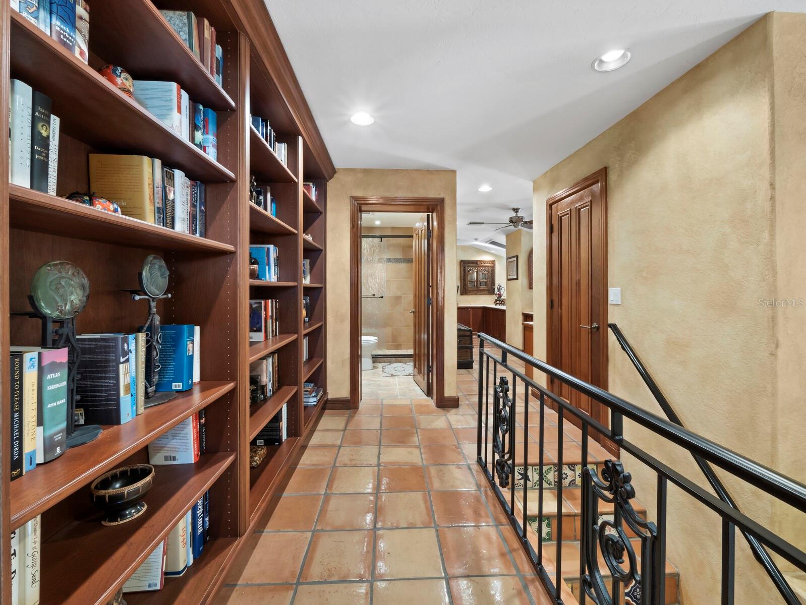 Image 32 of 59 For 360 Gulf Of Mexico Drive 333