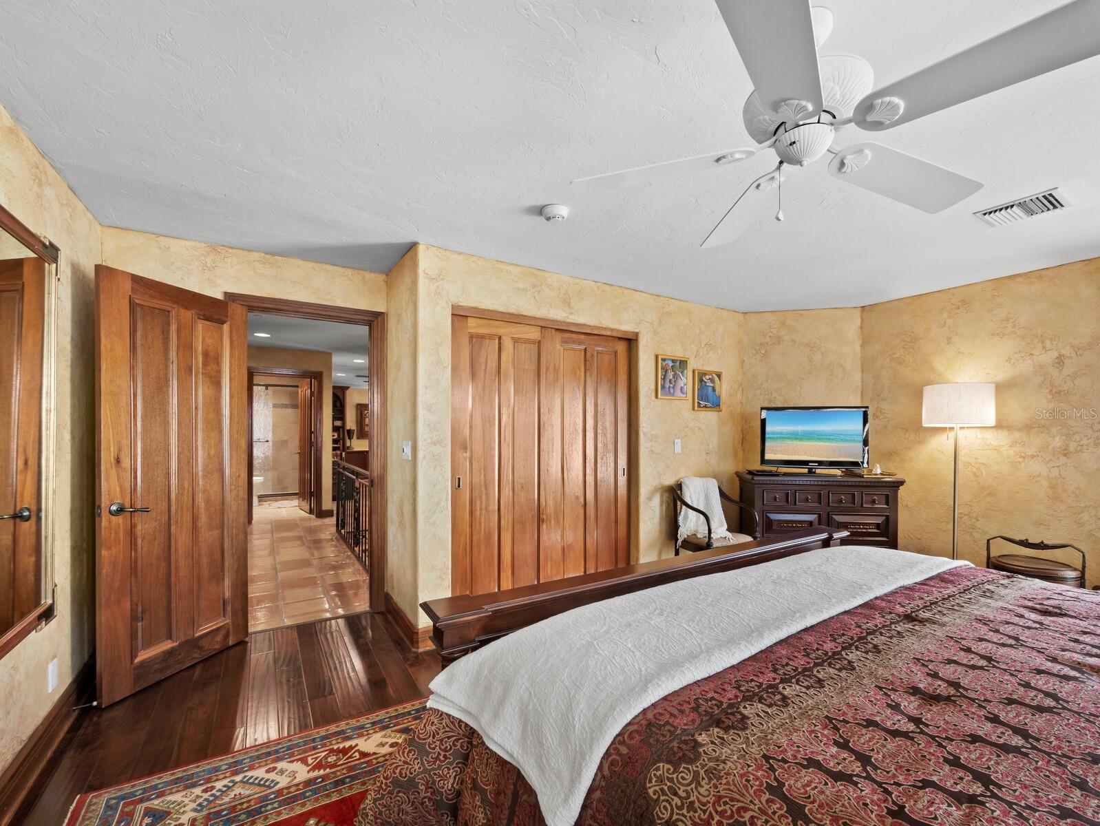 Image 37 of 59 For 360 Gulf Of Mexico Drive 333