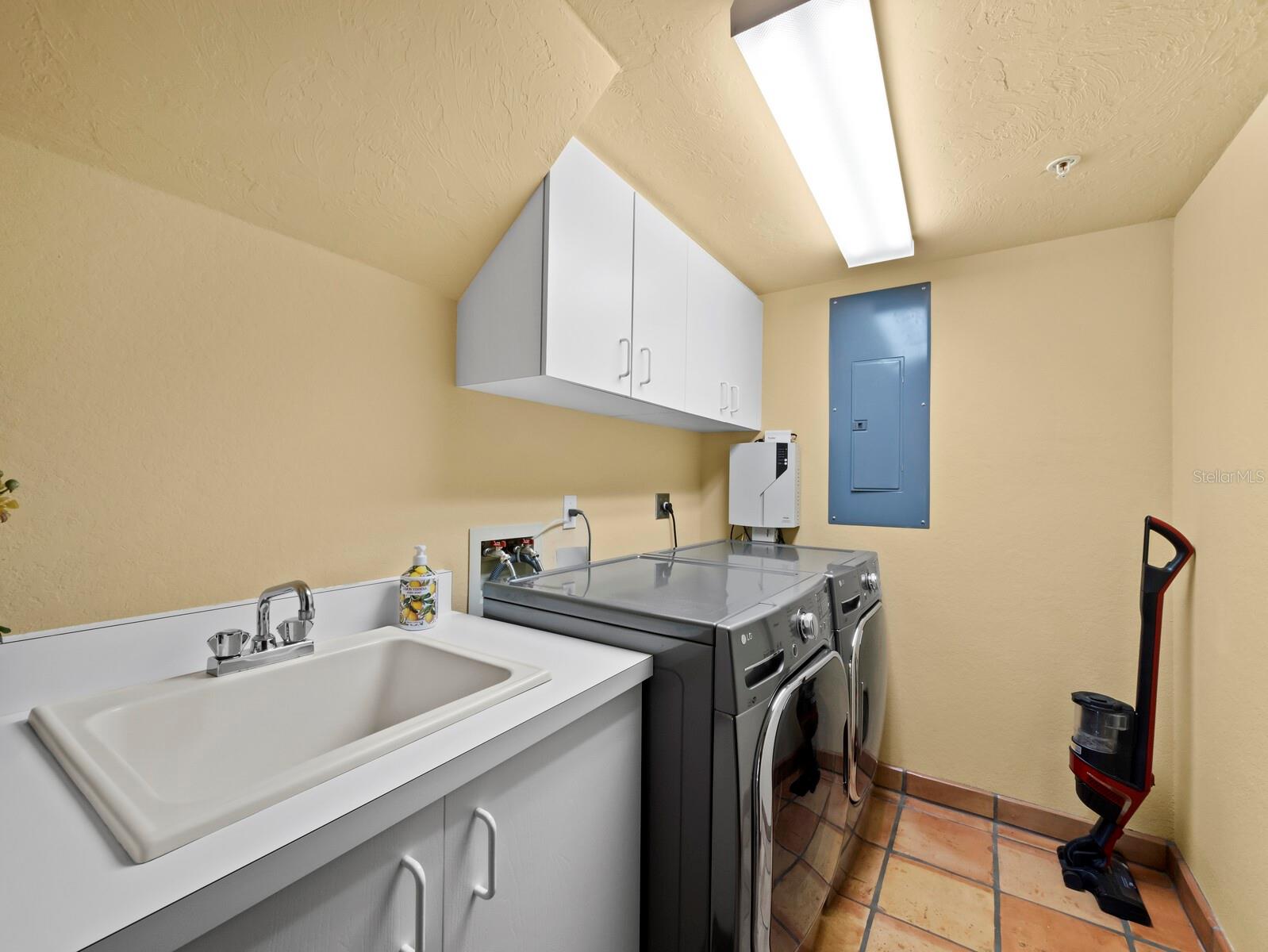 Image 42 of 59 For 360 Gulf Of Mexico Drive 333