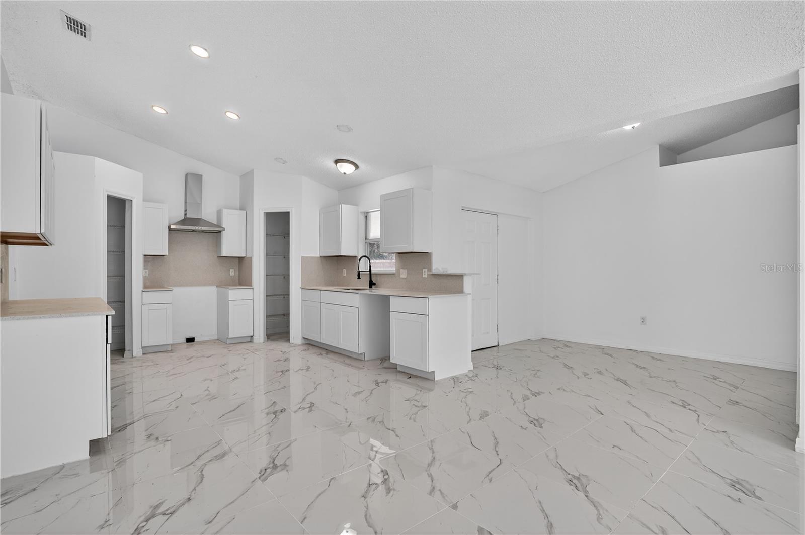 Image 19 of 30 For 1118 Perpignan Court