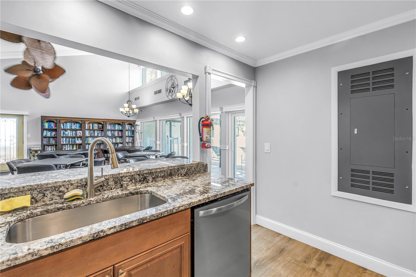 Image 34 of 40 For 3269 Beneva Road 102