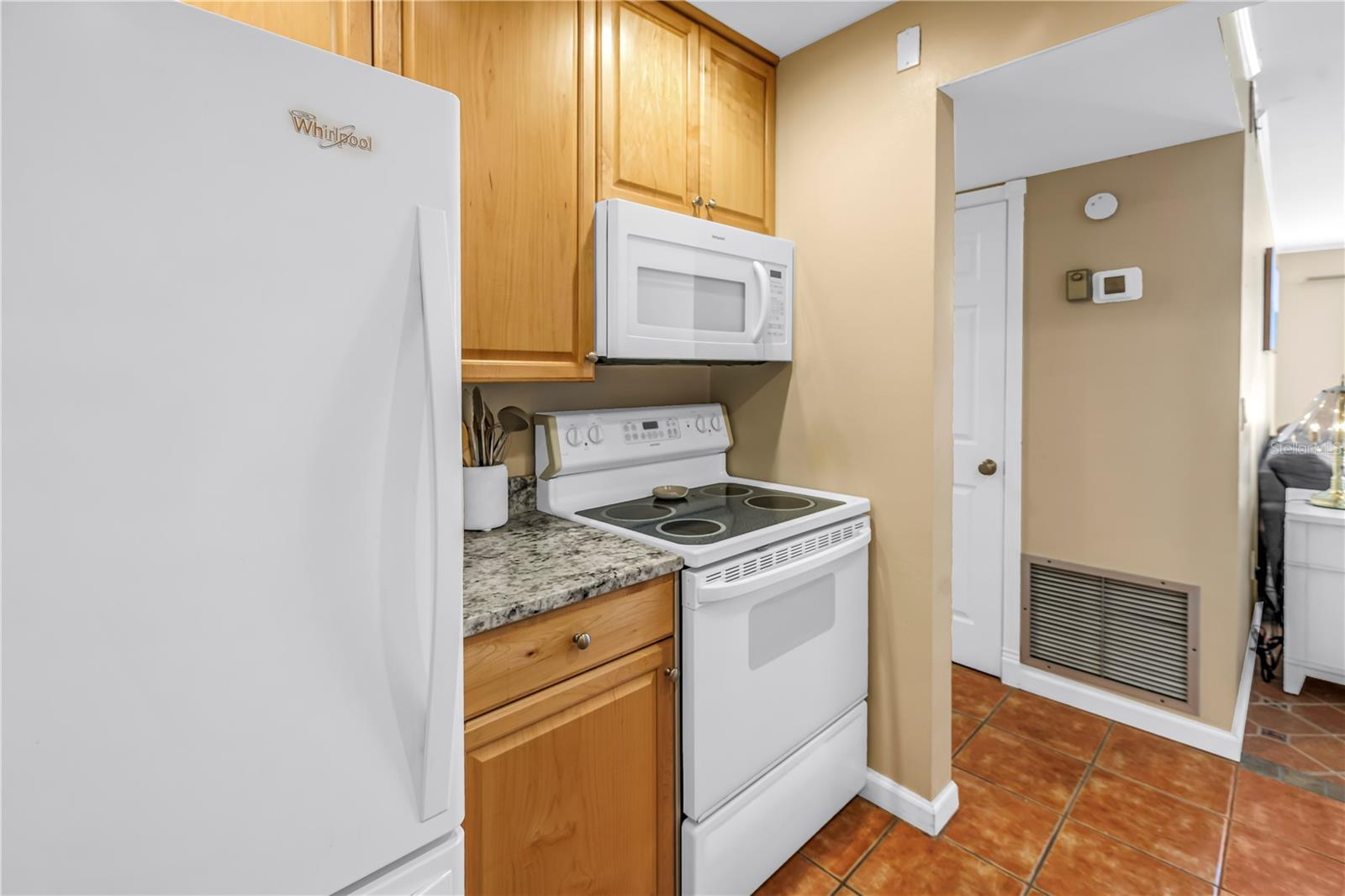 Image 8 of 40 For 3269 Beneva Road 102