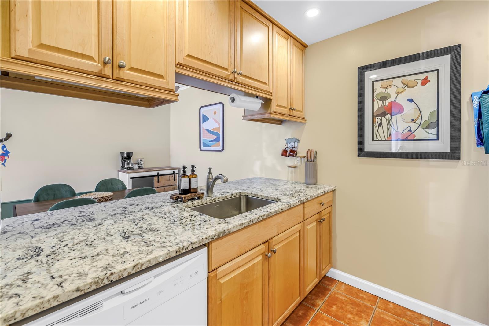 Image 9 of 40 For 3269 Beneva Road 102