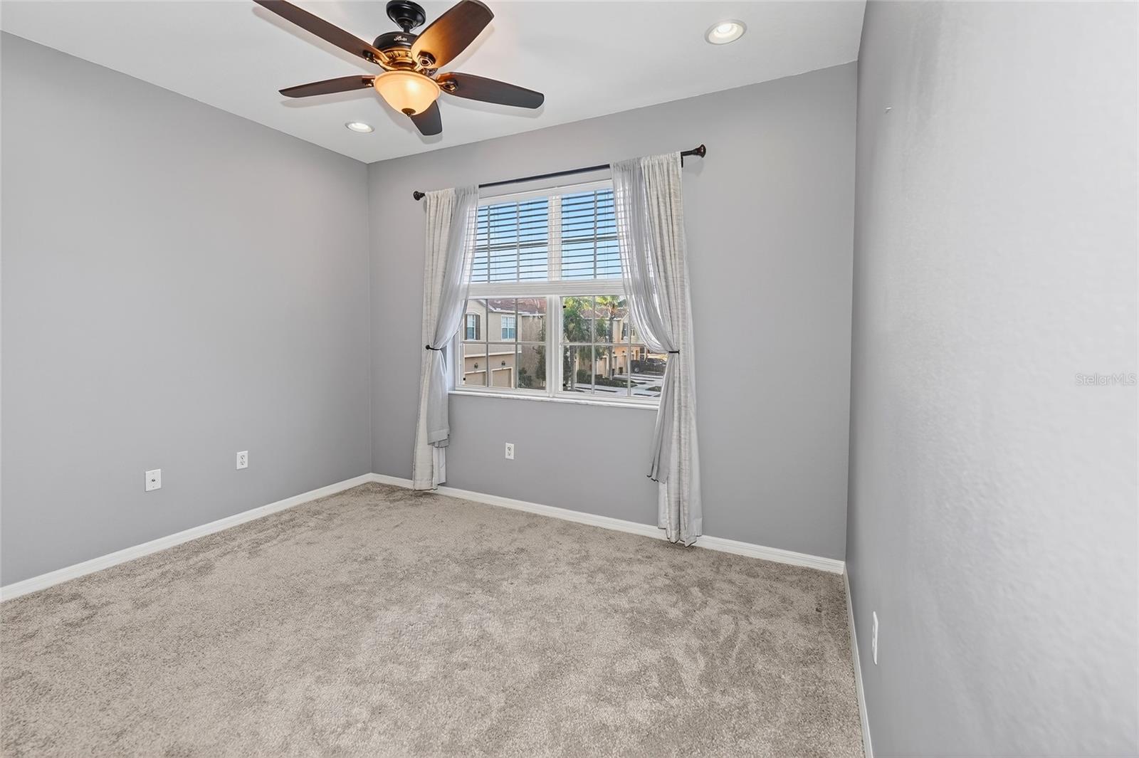 Image 10 of 27 For 3685 Parkridge Circle 8-203