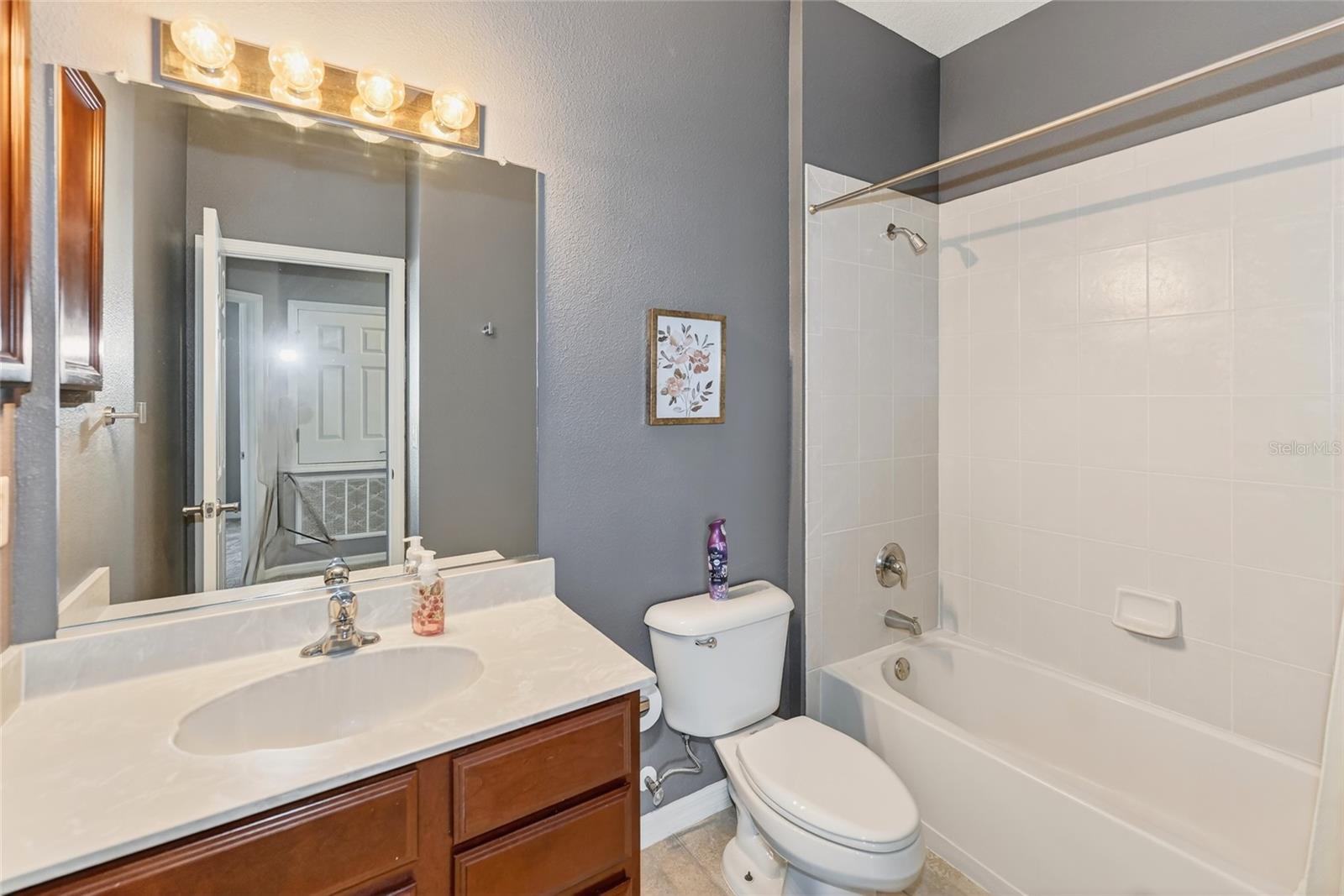 Image 19 of 27 For 3685 Parkridge Circle 8-203