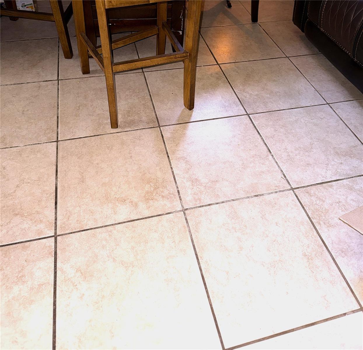 Image 11 of 15 For 1827 Livingstone Street