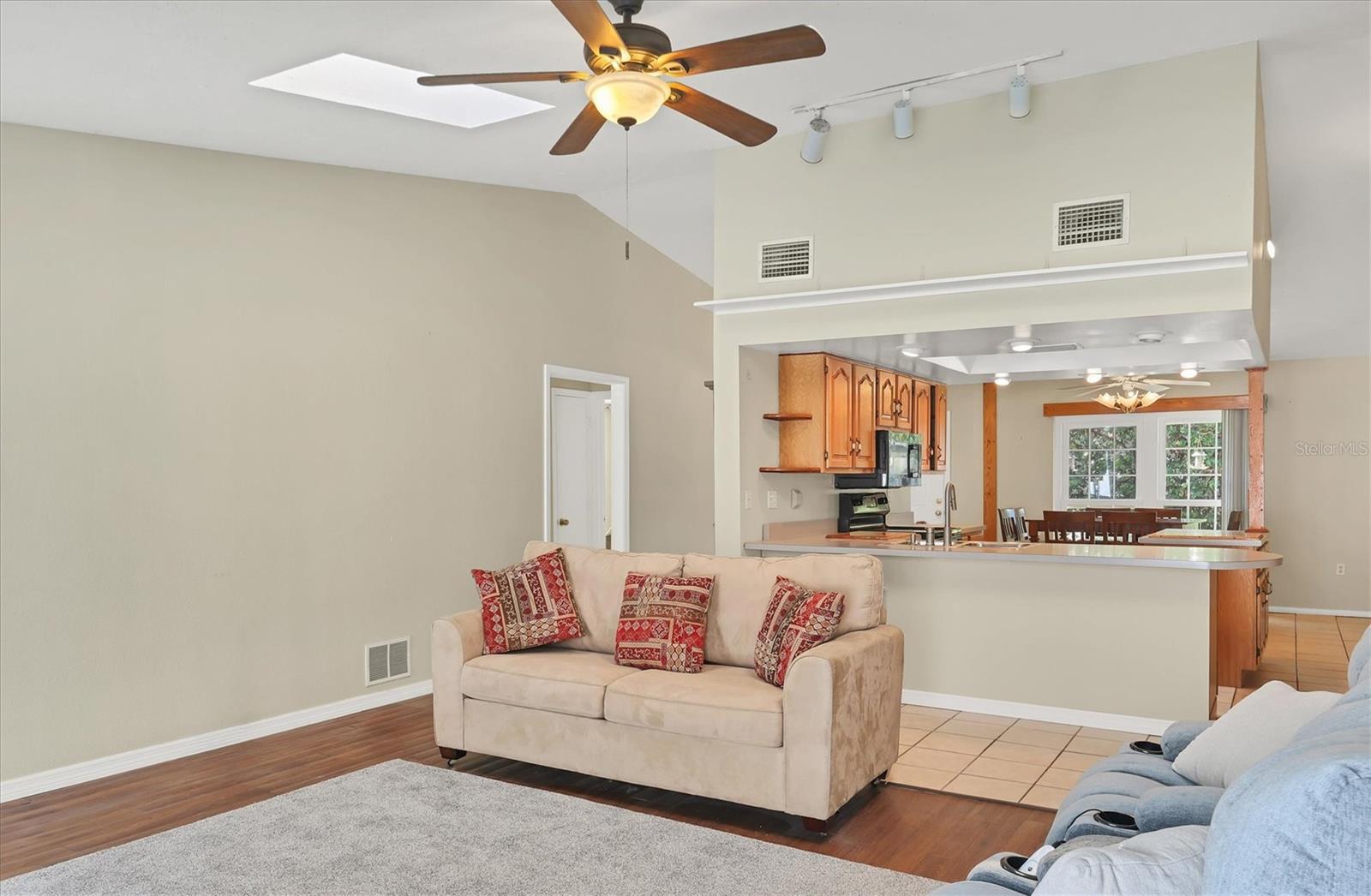 Image 14 of 76 For 2105 39th Street W