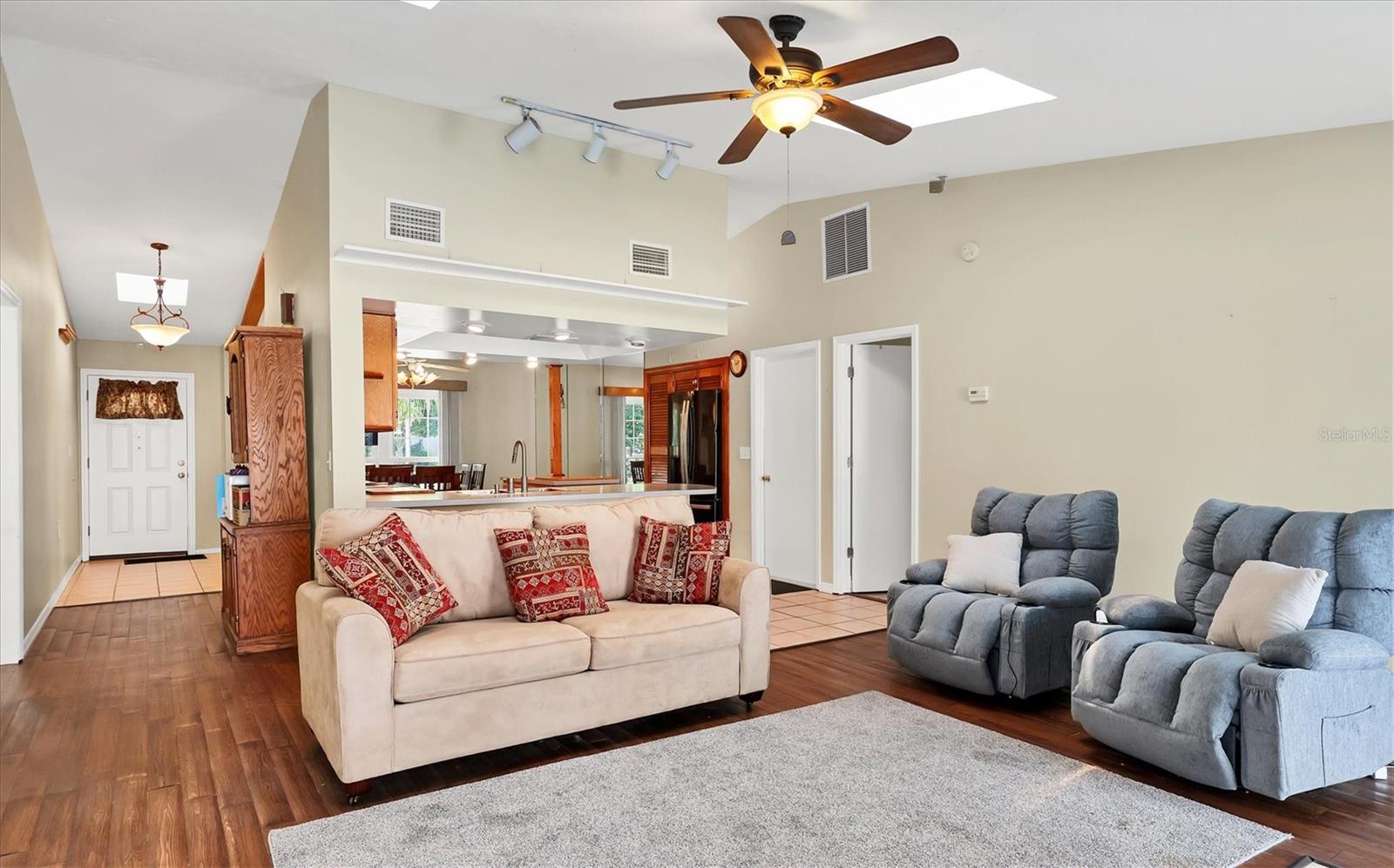 Image 15 of 76 For 2105 39th Street W