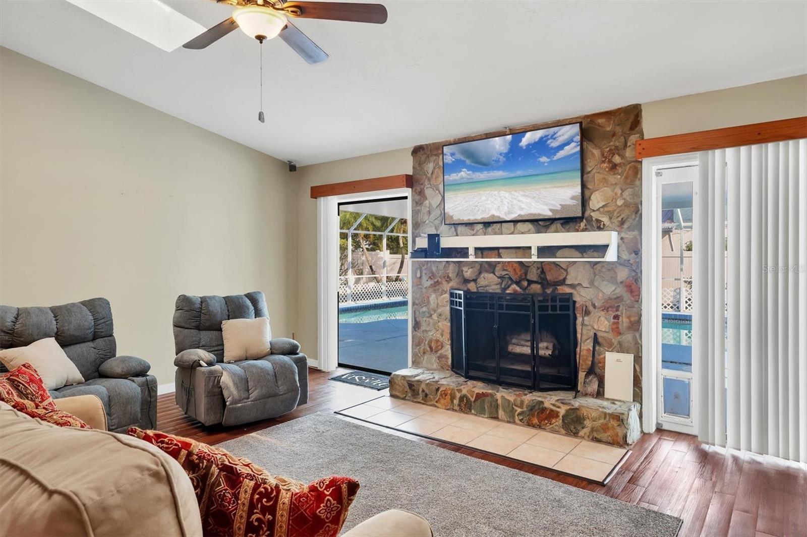 Image 16 of 76 For 2105 39th Street W