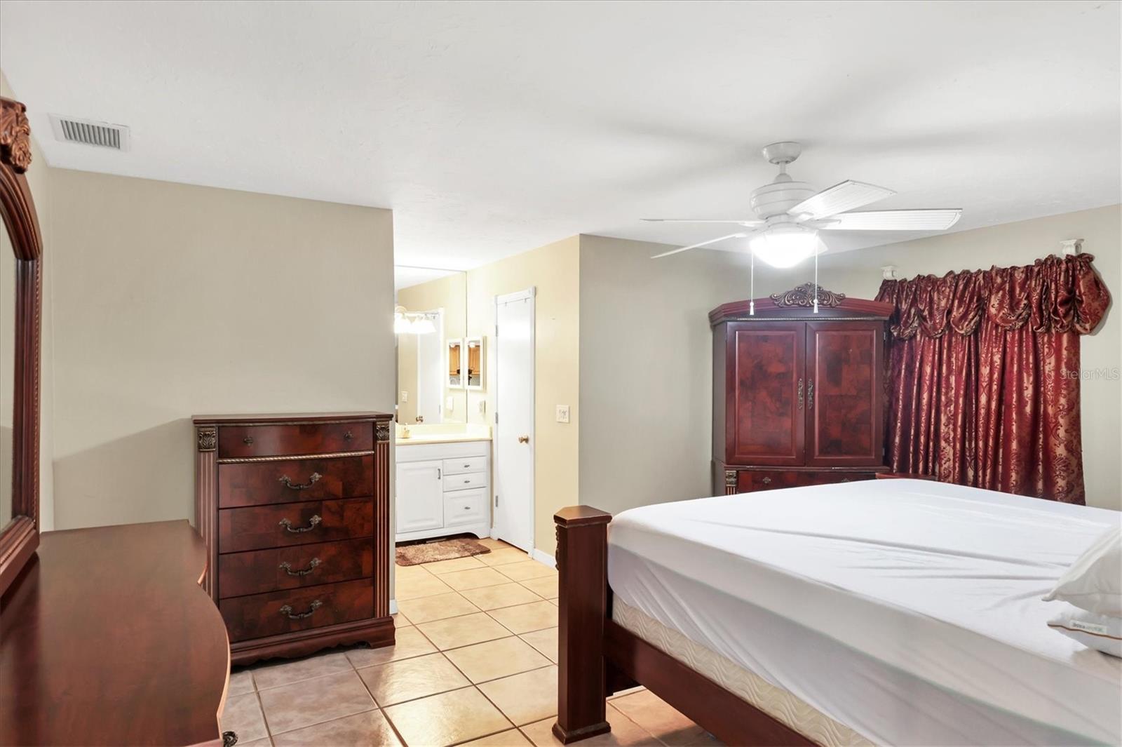 Image 24 of 76 For 2105 39th Street W