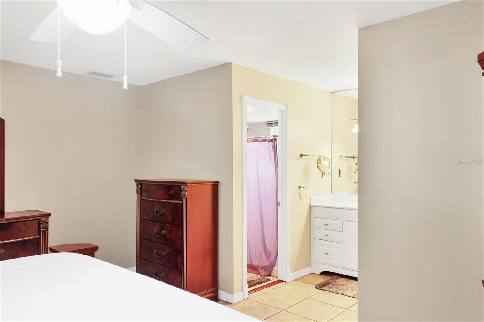 Image 26 of 76 For 2105 39th Street W