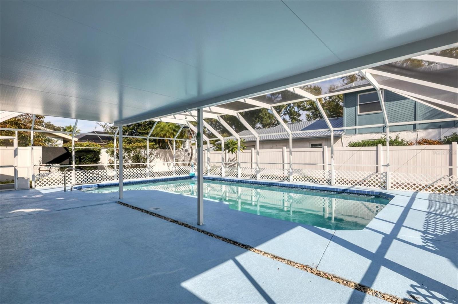 Image 34 of 76 For 2105 39th Street W