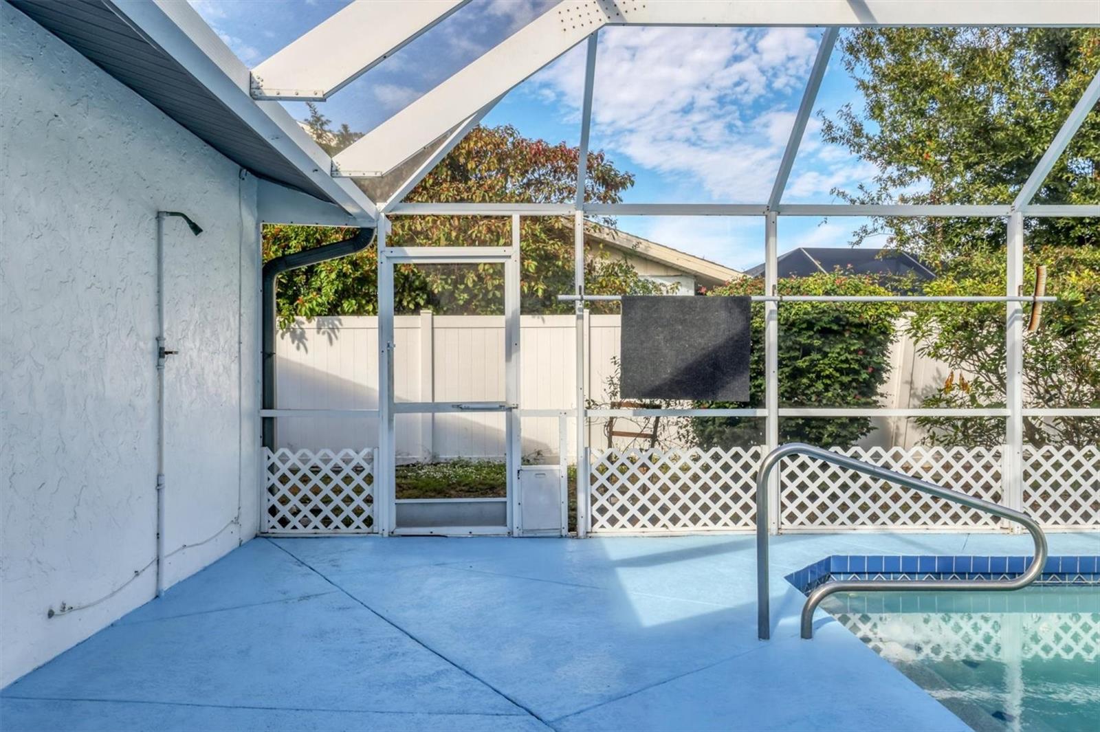 Image 39 of 76 For 2105 39th Street W