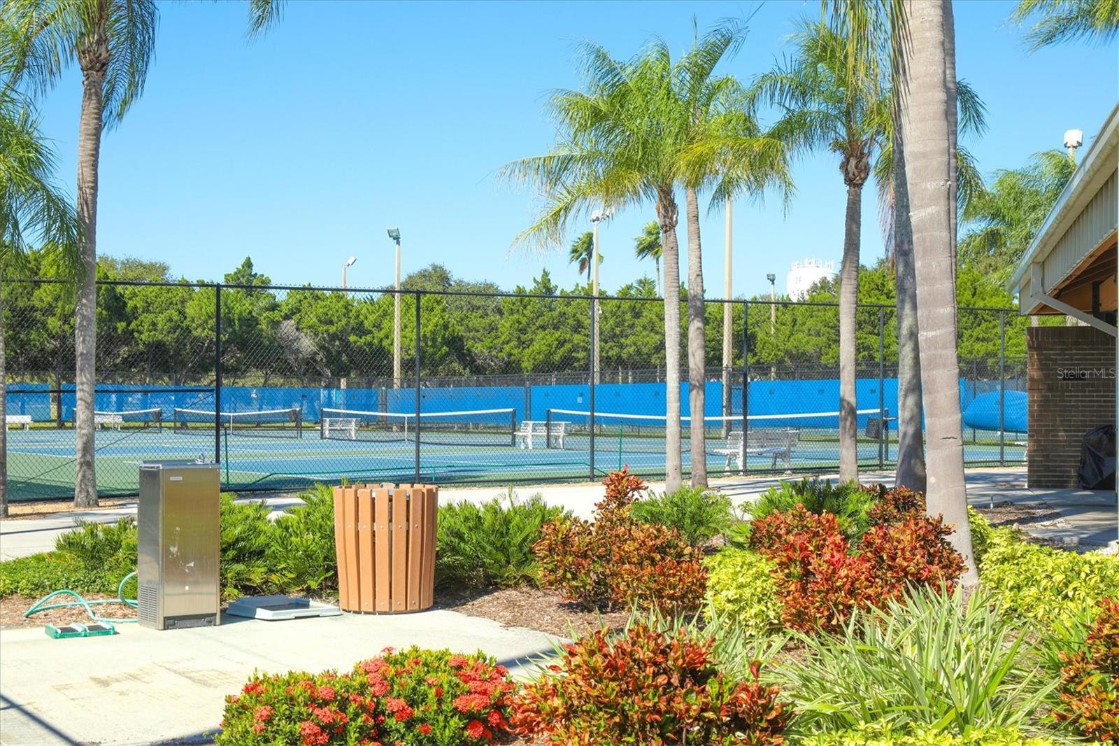 Image 49 of 76 For 2105 39th Street W