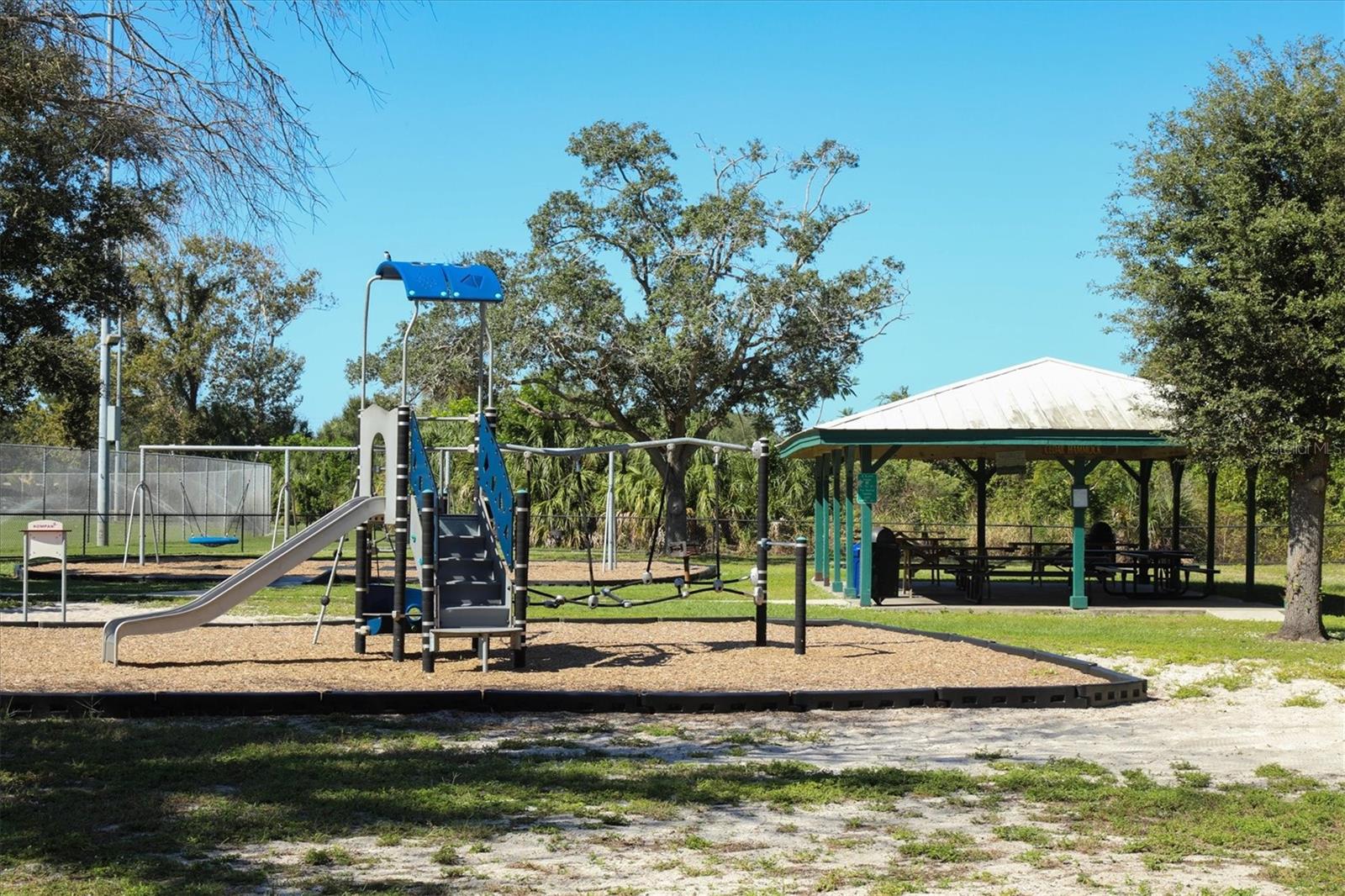 Image 51 of 76 For 2105 39th Street W