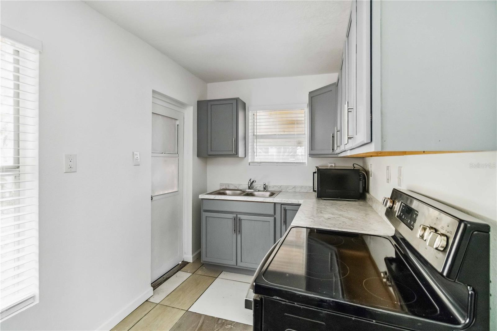 Image 11 of 29 For 612 5th Avenue Drive E