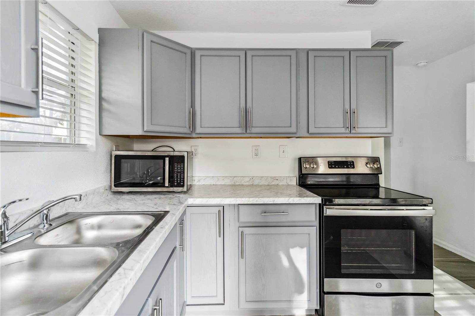 Image 12 of 29 For 612 5th Avenue Drive E