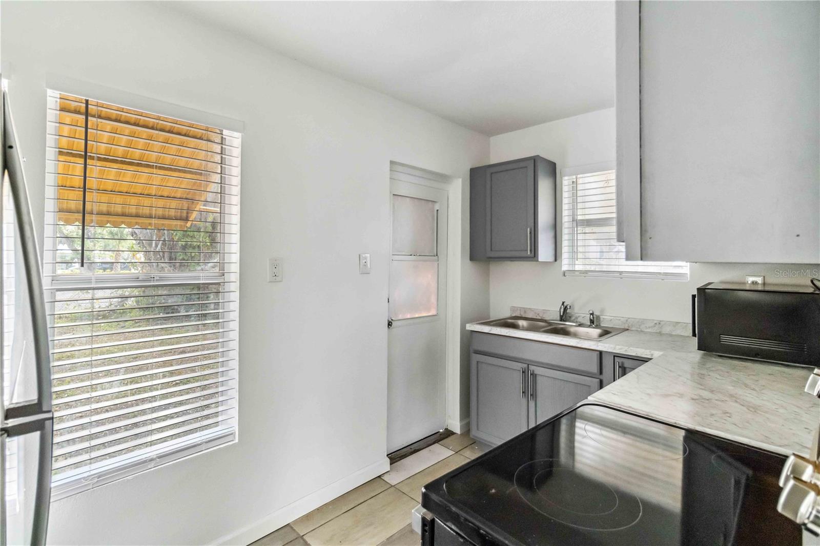 Image 15 of 29 For 612 5th Avenue Drive E