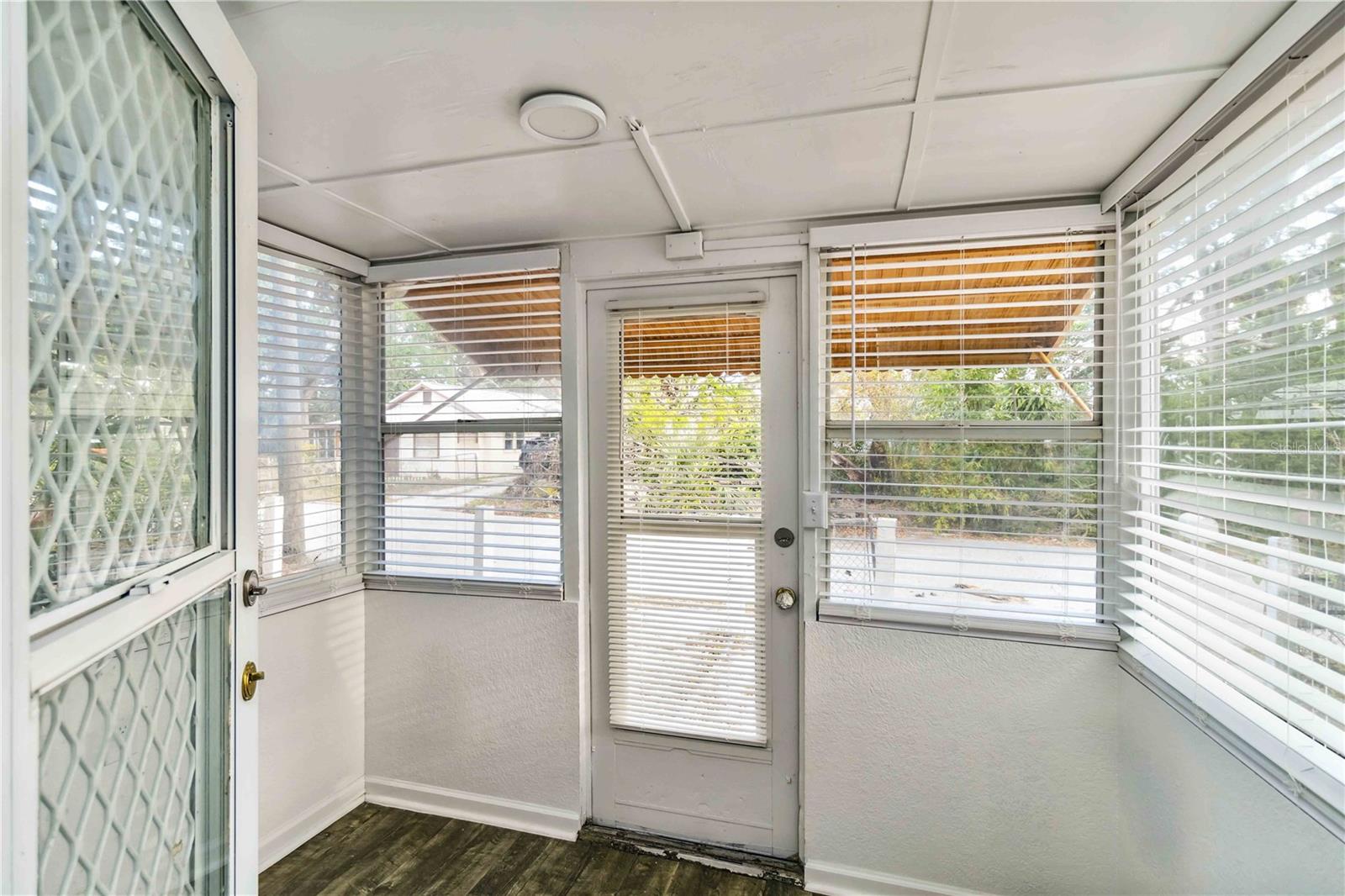 Image 24 of 29 For 612 5th Avenue Drive E