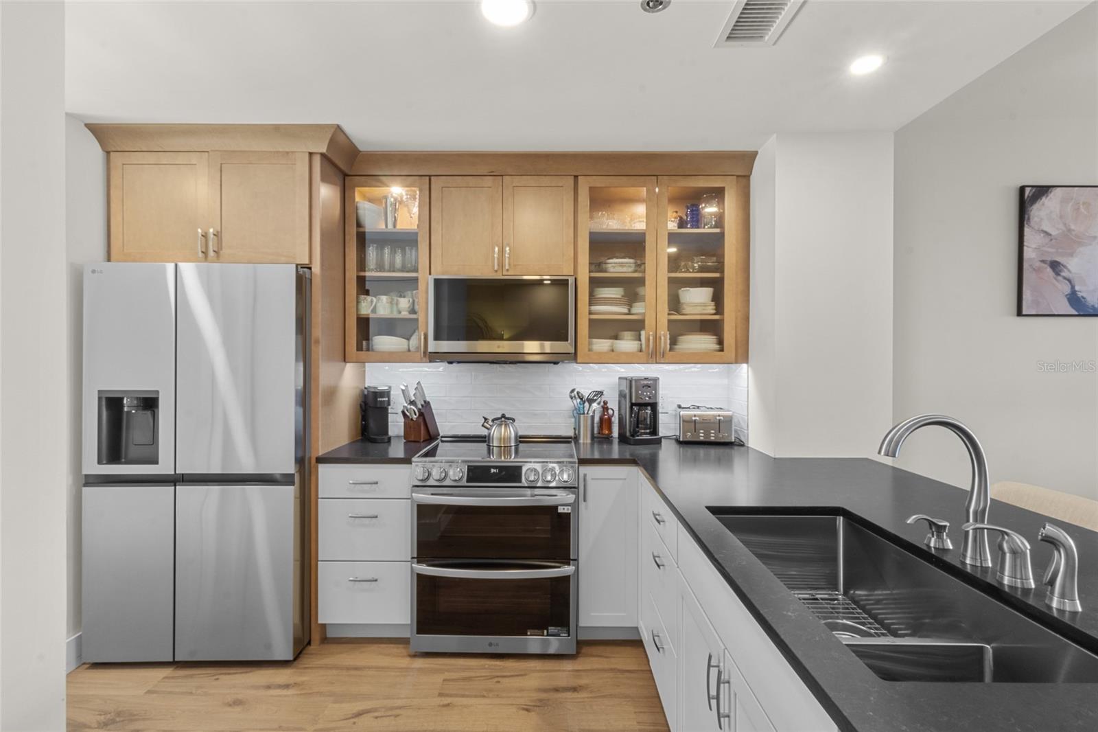 Image 11 of 42 For 615 Dream Island Place 105