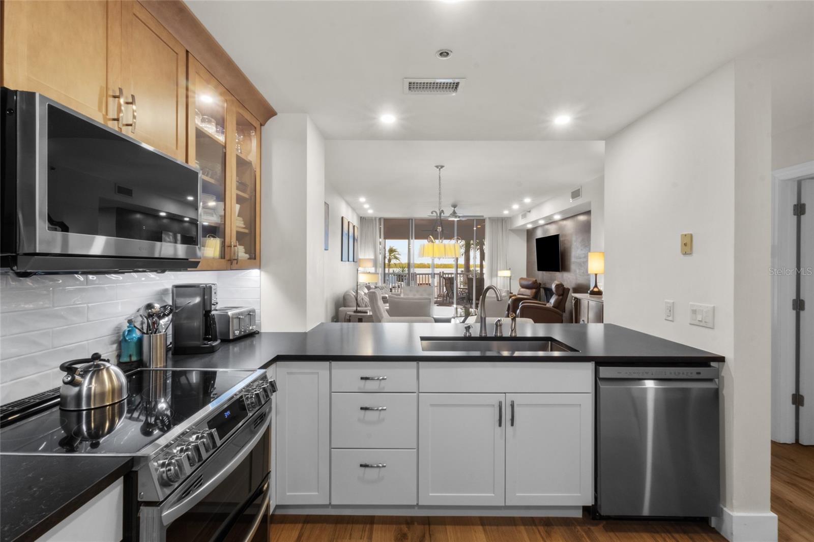 Image 12 of 42 For 615 Dream Island Place 105