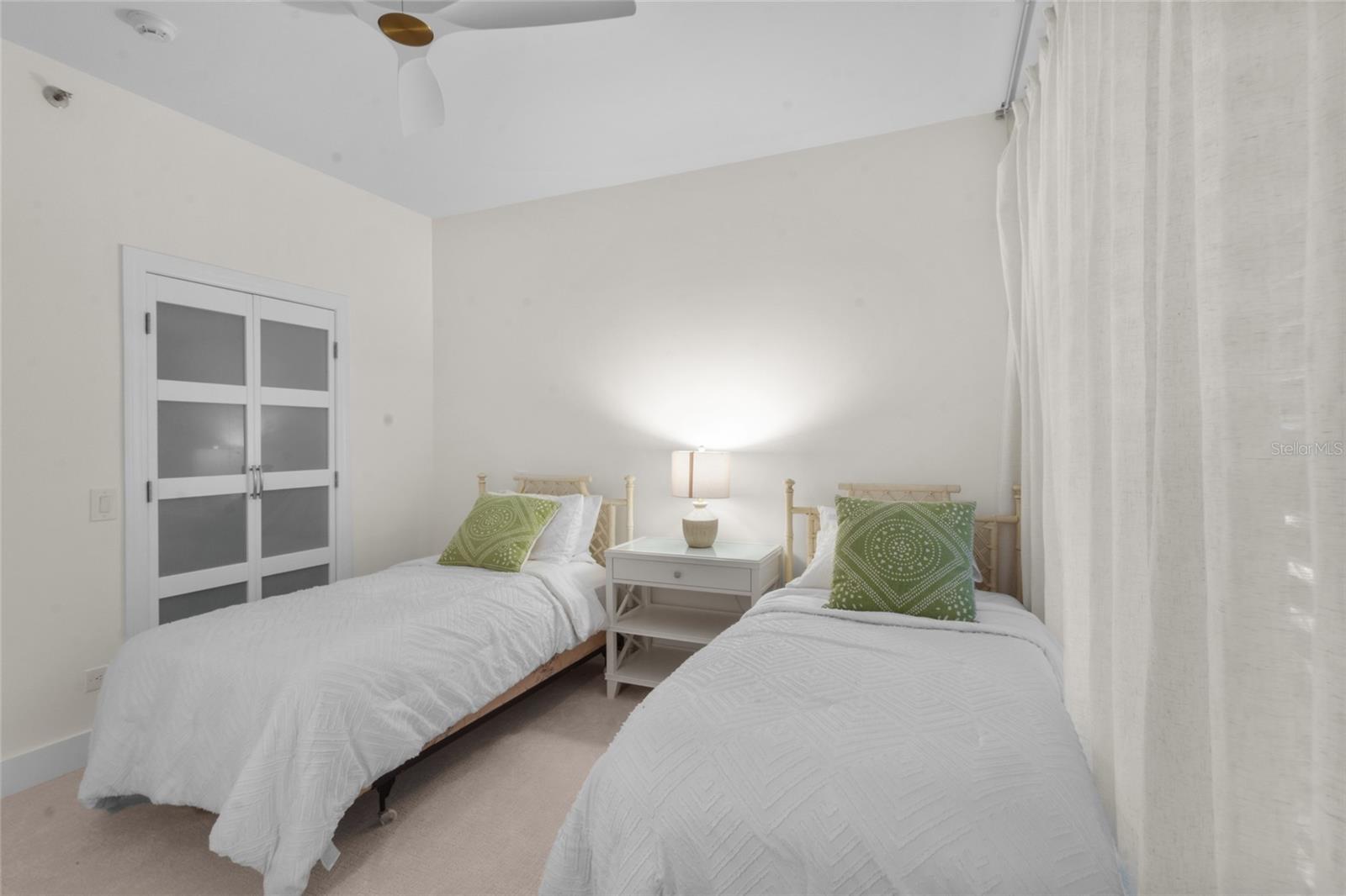 Image 20 of 42 For 615 Dream Island Place 105