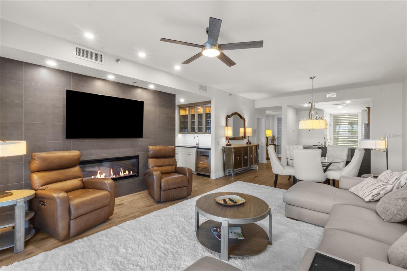 Image 6 of 42 For 615 Dream Island Place 105