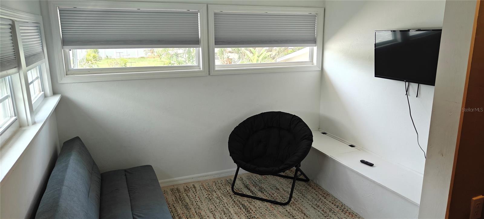 Image 10 of 33 For 1016 Rhodes Avenue