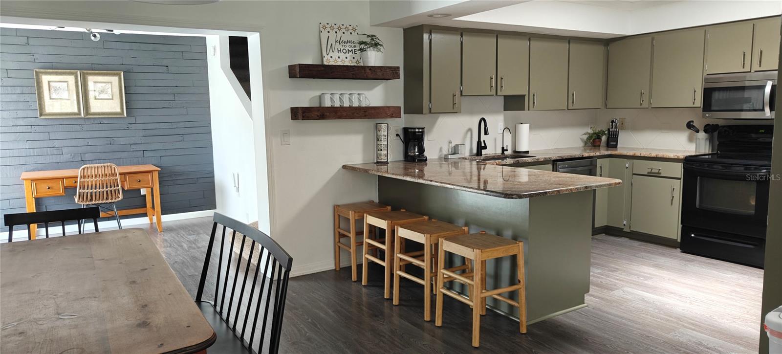 Image 22 of 33 For 1016 Rhodes Avenue