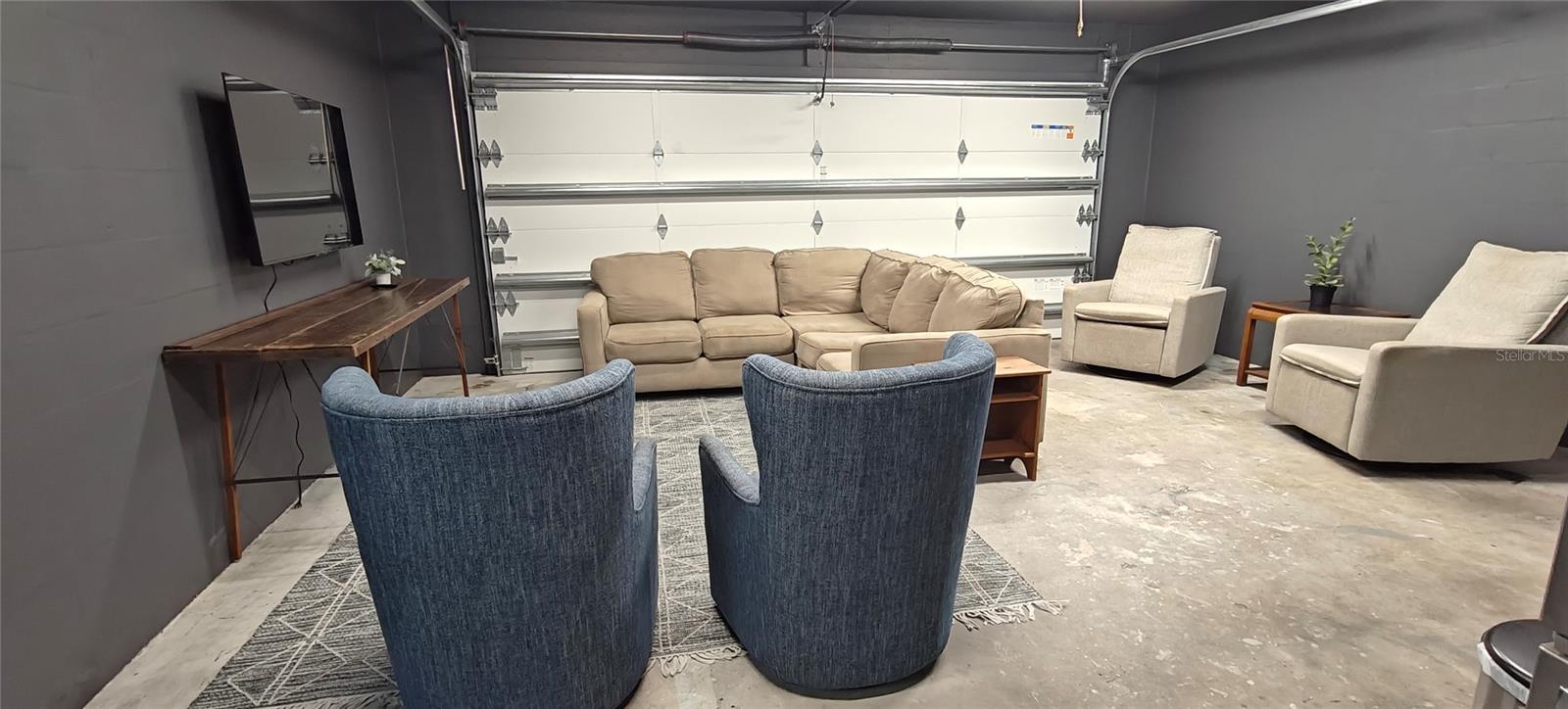 Image 31 of 33 For 1016 Rhodes Avenue