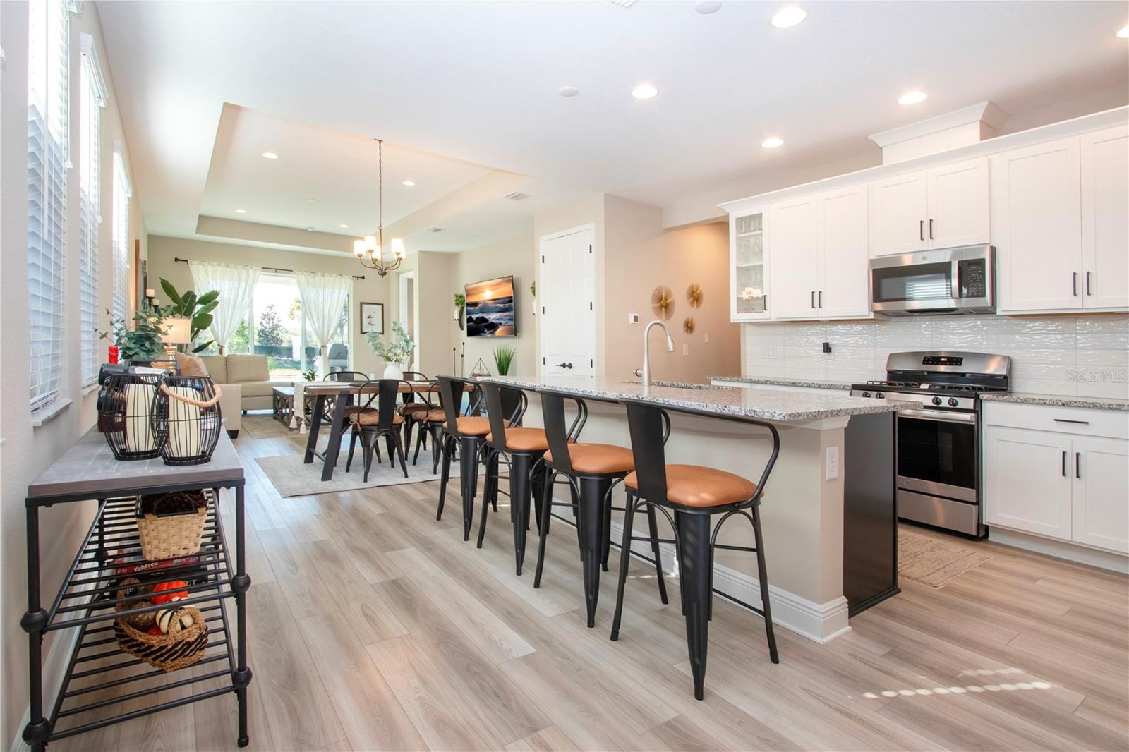 Image 2 of 78 For 16714 Savory Mist Circle