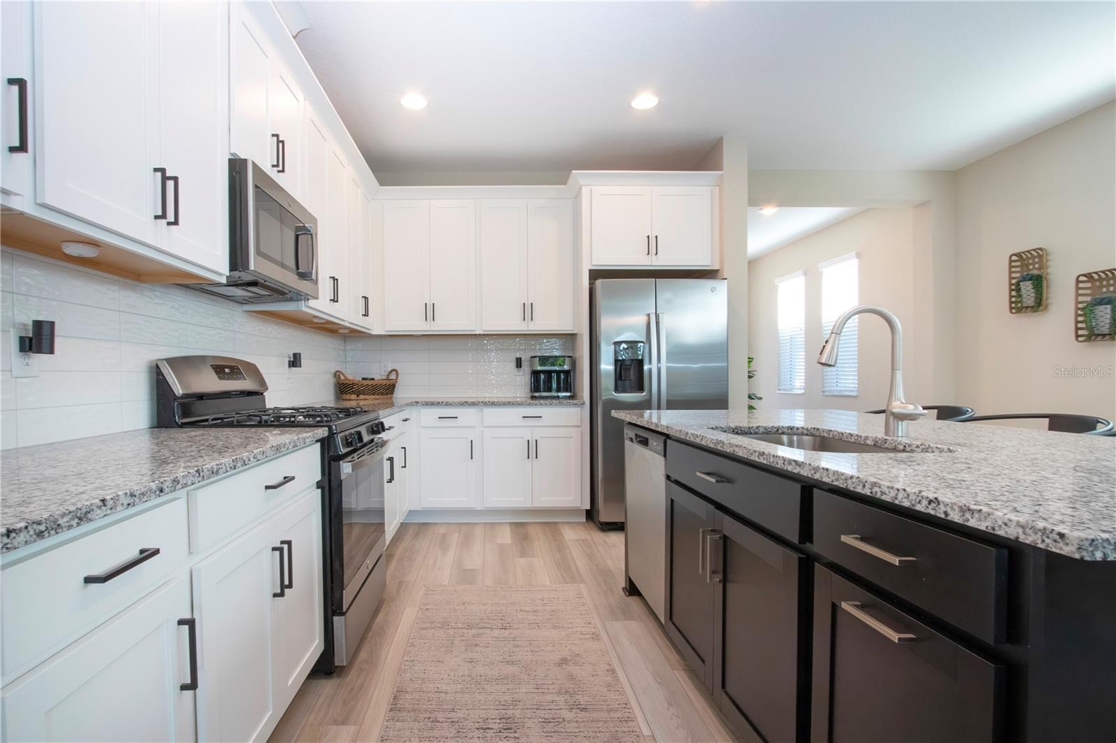 Image 3 of 78 For 16714 Savory Mist Circle